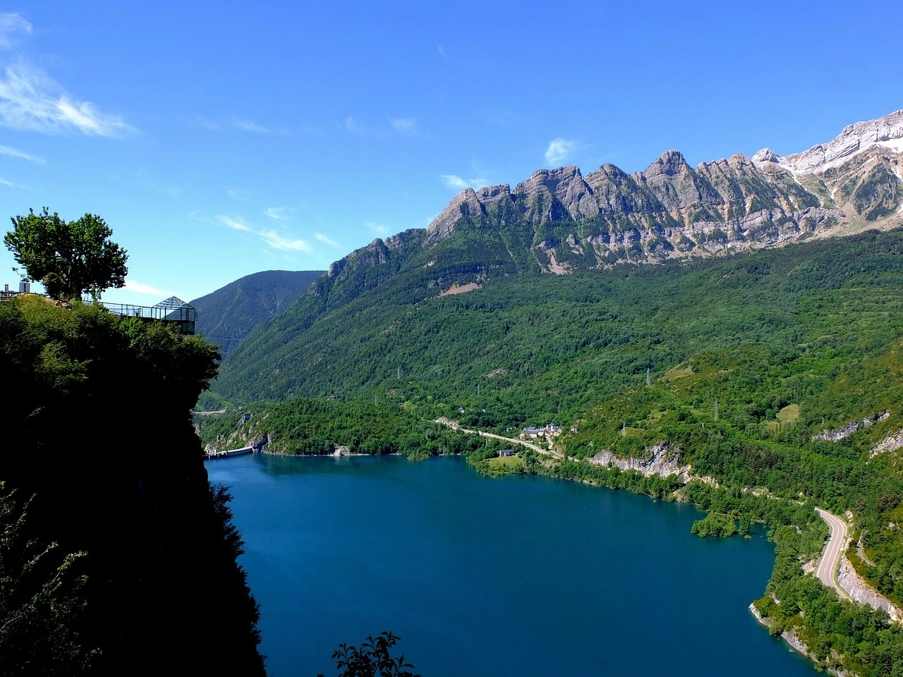 Paisaje pintoresco sobre la comunidad autónoma